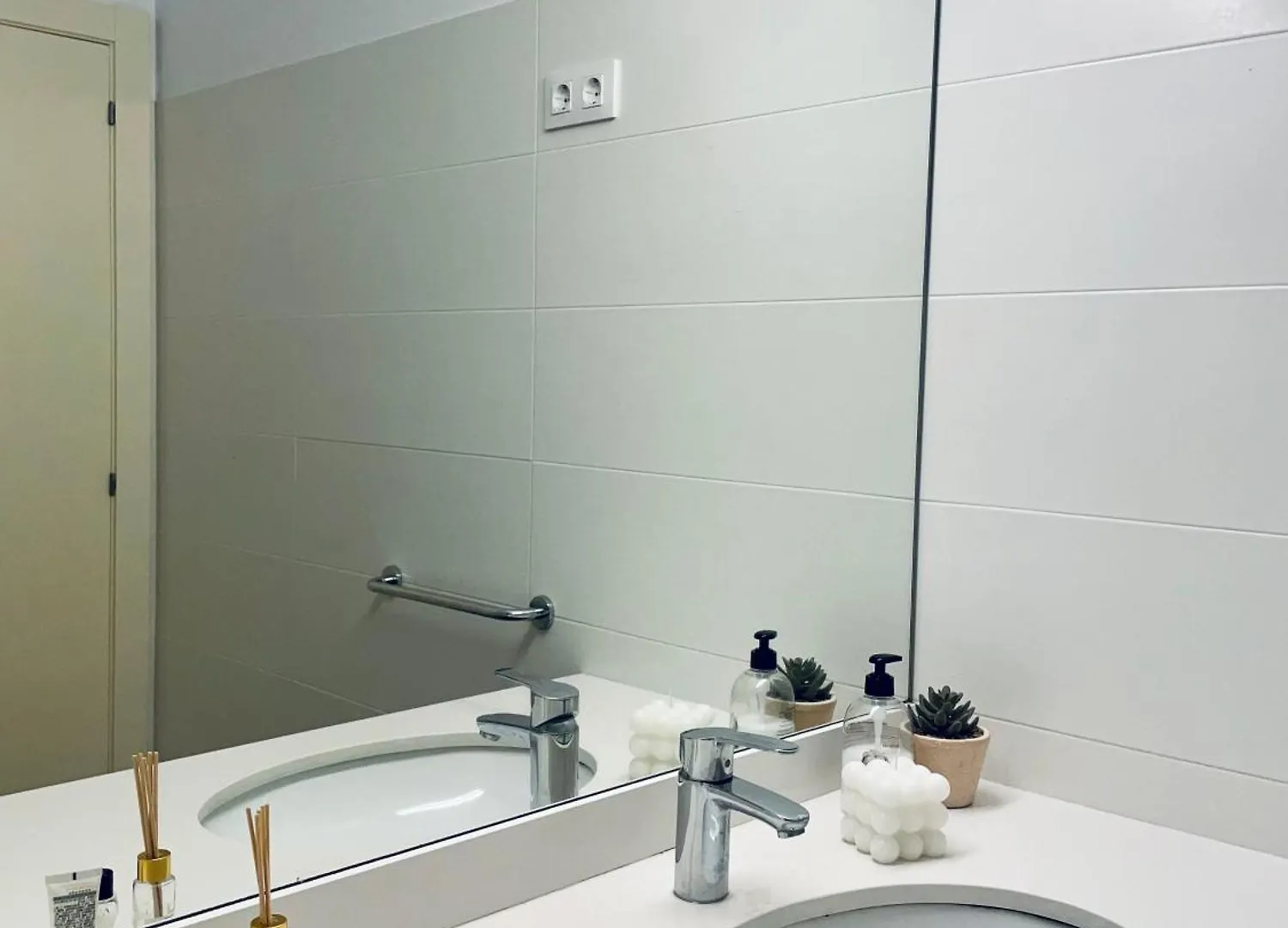 Via Laietana 2 Bed & Breakfast Barcelona Spain